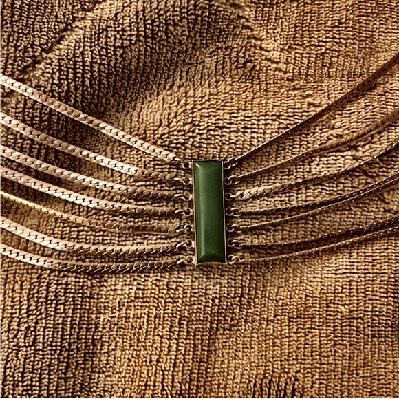 Elegant Vintage Multi-Strand Necklace with Green Glass Centerpiece - Picture 2 of 3